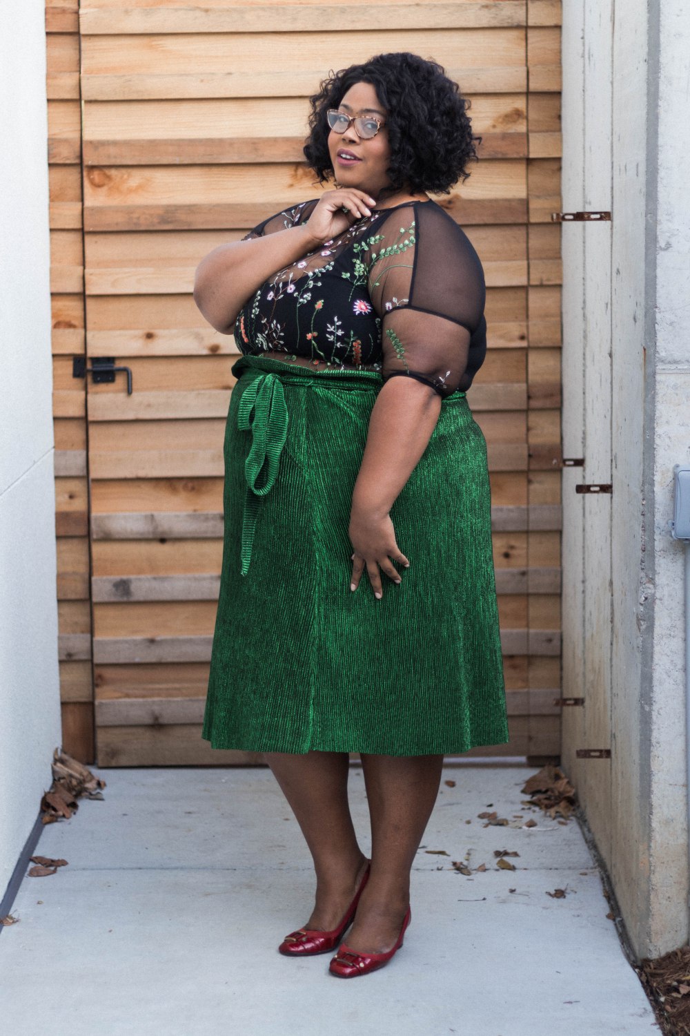 Premme US green pleated skirt with a sheer Shein Top. Sheer Plus size top from Shein is the trendiest holiday dress this year. Saint Louis BLogger, Midwest Blogger, Plus Size Blogger, Top Blogger, Tech Blogger, Top Influencer. http://FinesseCurves.com